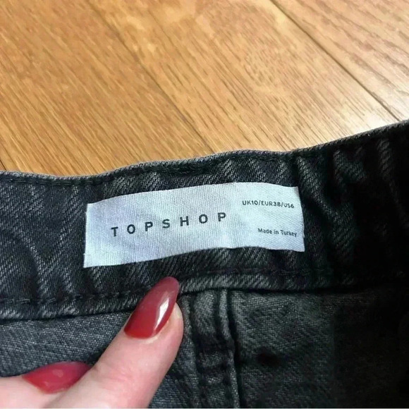 Topshop Black High Rise Waisted Denim Distressed Frayed Shorts Women’s Size 6 - Picture 3 of 6